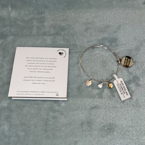 Draper James Zip ID Case & Alex And Ani Bracelet - Picture 9 of 11